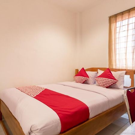 Oyo 447 Hutasimo Residence Medan Zewnętrze zdjęcie